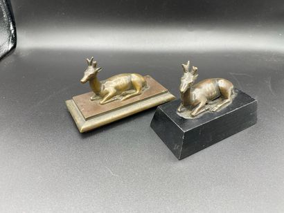 null Set of two elongated bronze deer on two different bases.
Probably 19th century.
5...