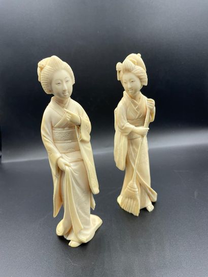 null Set of two resin subjects.
Japanese subject, 20th century. 
Height: 17 and 18...