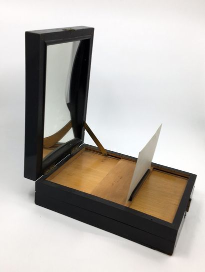 null VIEWER. Viewer with concave mirror, circa 1880. Rectangular box in engraved...