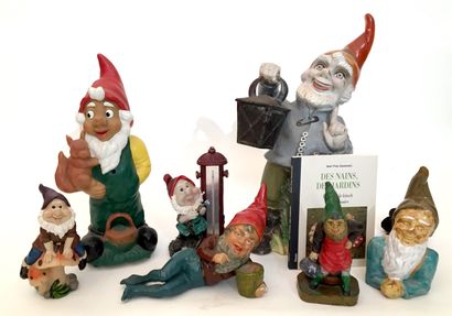 null GARDEN Gnomes. 7 gnomes, between 20 and 35 cm. Minor accidents.