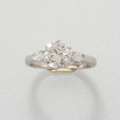 null Bague solitaire en or gris, 750 MM, ornée d'un diamant taille brillant pesant...