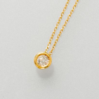 null Collier en or jaune, 750 MM, portant un diamant taille brillant pesant 0,60...