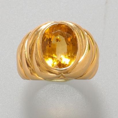 null Bague à décor de godrons d'or jaune , 750 MM, ornée d'une citrine ovale, belle...
