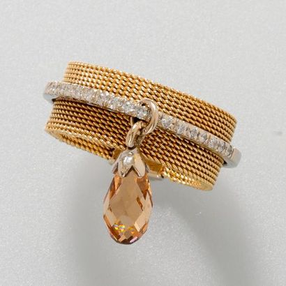 null Bague anneau en or jaune pressé, 750 MM, traversée d'une ligne de diamants portant...