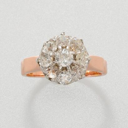null Bague fleur en or rose et or gris, 750 MM, recouverte de diamants, vers 1920,...