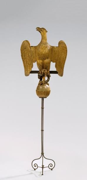 null Lutrin
en bois sculpté et doré, le pupitre porté par les ailes d’un aigle déployées,...