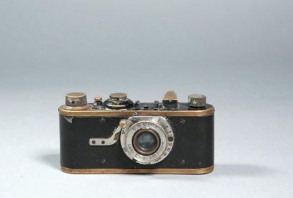 null Leica I, 1928,n°11760.
Objectif Elmar 3.5/50 mm.
En l’état.