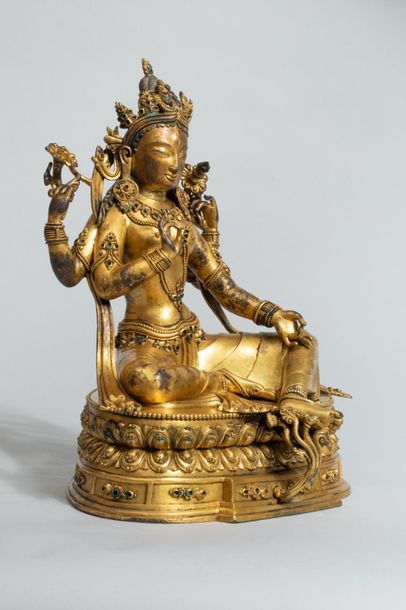 null Tara verte, Boddhisattva de la compassion dans le Bouddhisme assise en lalitasana...