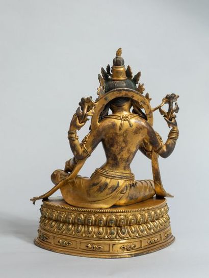 null Tara verte, Boddhisattva de la compassion dans le Bouddhisme assise en lalitasana...