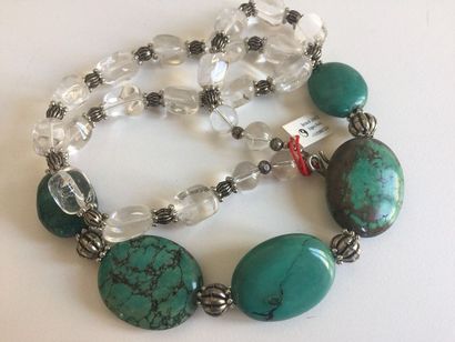 null Collier recomposé selon la tradition de perles de turquoise, cristal de roche...