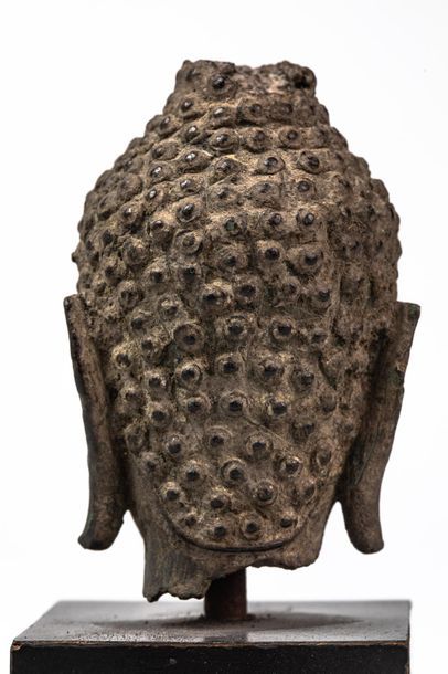 null Tête de Buddha. Bronze. Thaïlande. Royaume de Sukhothai. 14 ème siècle.8cm....