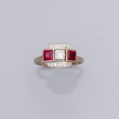 null 
Art Deco. Bague en or gris, 750 MM, ornée de diamants et deux pierres rouges...