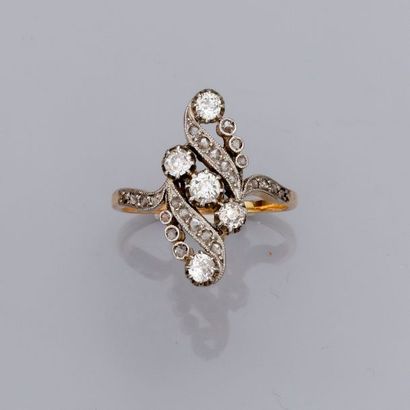 null Jolie bague en or jaune, 750 MM, recouverte de diamants, fin XIXe s., taille :...