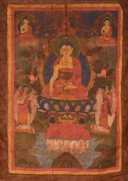 null Tangka illustrant le Bouddha assis dans le geste de la prise de terre à témoin...