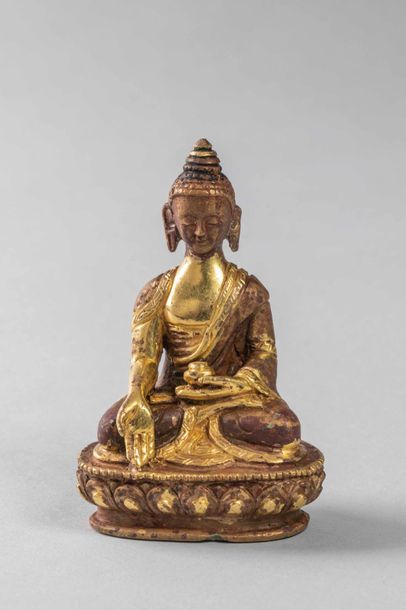 null Suite de Buddhas votifs comprenant : un petit Buddha Amita vêtu de sa robe monastique,...