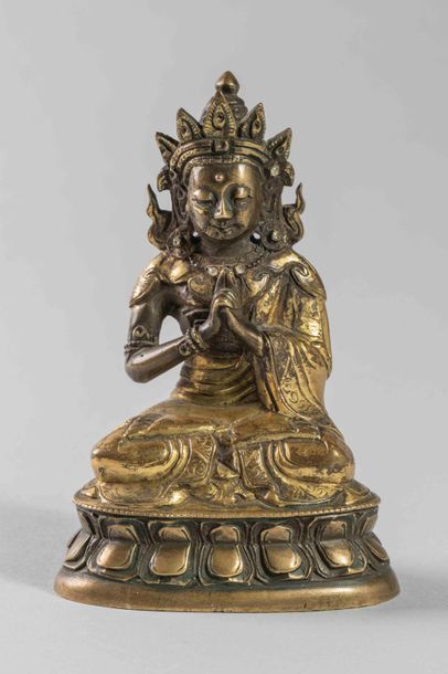 null Lokeshvara assis en méditation sur un socle lotiforme, coiffé d’un diadème à...