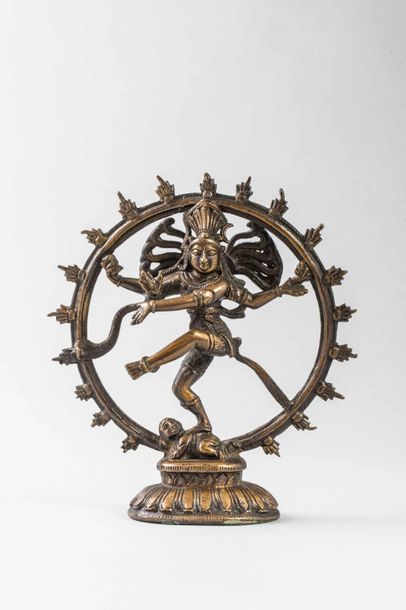 null Shiva Nataraja dans sa danse du feu illustrant les forces cosmiques dynamiques...