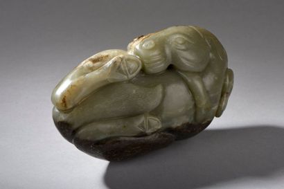 null Cheval figuré couché et lové. Jade. Chine. Dynastie Ming. 1368 à 1644. Ht 18cm...