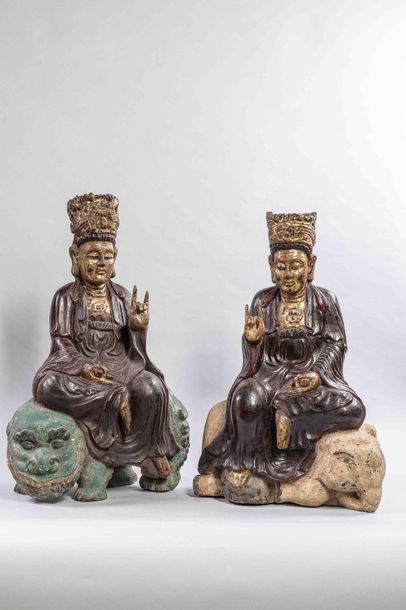 null Paire de Boddhisattvas Kwan yin assis en délassement sur le lion et l’éléphant...