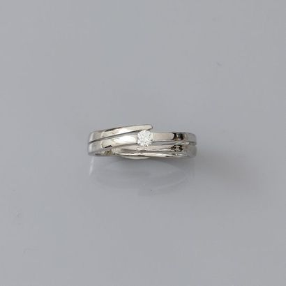 null Bague anneau en or gris, 750 MM, ornée d'un diamant pesant 0,11 carat.
Taille:...