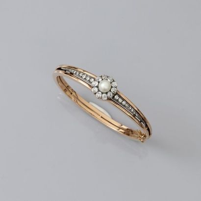 null Bracelet en or rose 750MM et, argent 925 MM, centré d'une rosace de diamants...