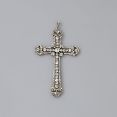 null Belle croix en pendentif en or 750MM et, platine 900 MM, recouverte de diamants...