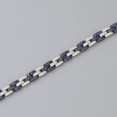 null Bracelet formé d'une suite de motifs géométriques en or gris et or noir, 750...