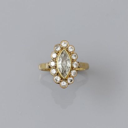 null Bague en or jaune, 750 MM, centrée d'un diamant taille navette pesant 1 carat...