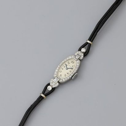 ZENITH Bracelet montre en or gris 750MM et, platine 900 MM, lunette ovale, fond crème,...