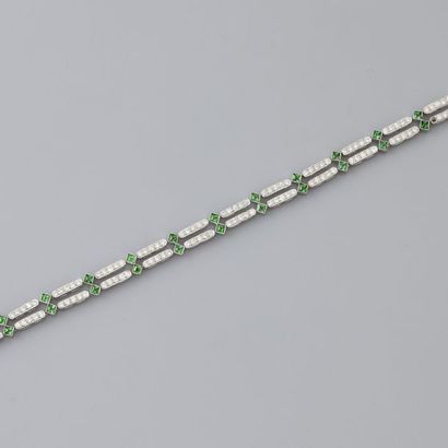 null Fin bracelet en or gris, 750 MM, orné de diamants, total: 2 carats environ et...