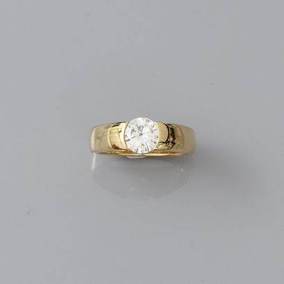 null Bague en or jaune, 750 MM, ornée d'un diamant taille brillant pesant 1,01 carat...