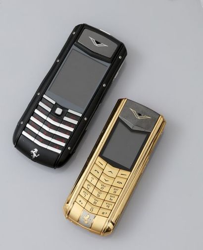 FERRARI, VERTU Deux téléphones GSM en plaqué or, n° 0001 / 1947B.000315, édition...