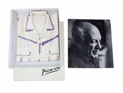 D'APRES PICASSO (1881-1973) Chemise. Multiple.
Dessinée par Picasso en 1955, reproduite...