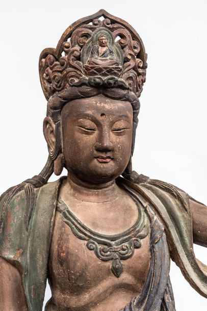 null Boddhisattva Kwan Yin assis en délassement vêtu d'un pagne et écharpe monastique,...