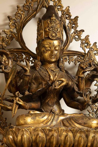 null Le boddhisattva kwan yin sous une forme à douze bras symbolisant sa forme cosmique...
