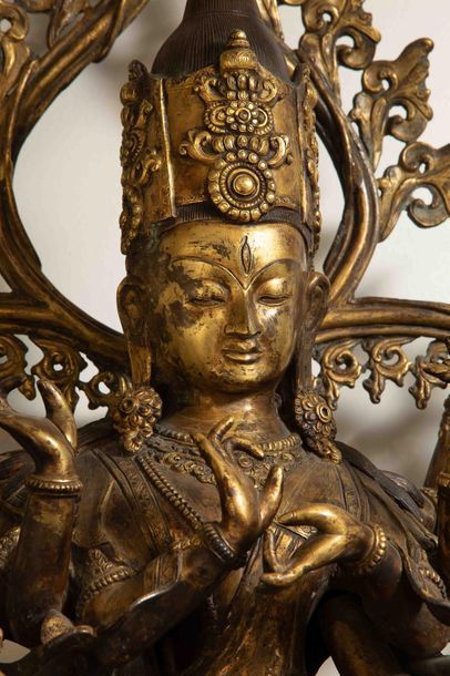null Le boddhisattva kwan yin sous une forme à douze bras symbolisant sa forme cosmique...