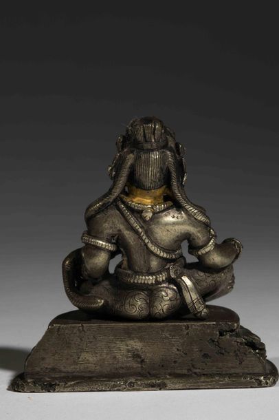 null Kubera Dieu de la bonne fortune l'un des dharmapala de la loi bouddhique assis...