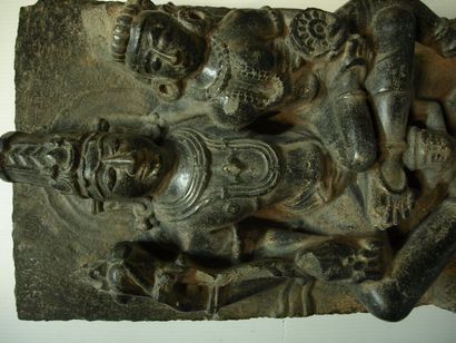 null Le couple divin Vishnu Lakshmi assis en Lalitasana , tendrement enlacés , Vishnu...