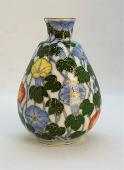 null Vase en faience à décor de lierre fleuri multivolore et or. 11 cm