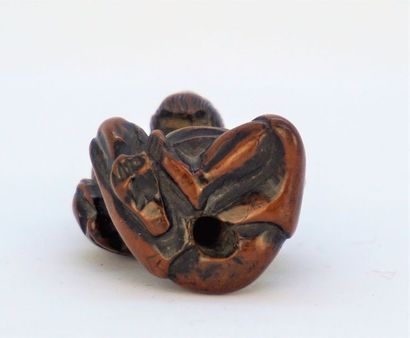 null Netsuke  
Gama Sennin en bois, non signé. 4,5 cm