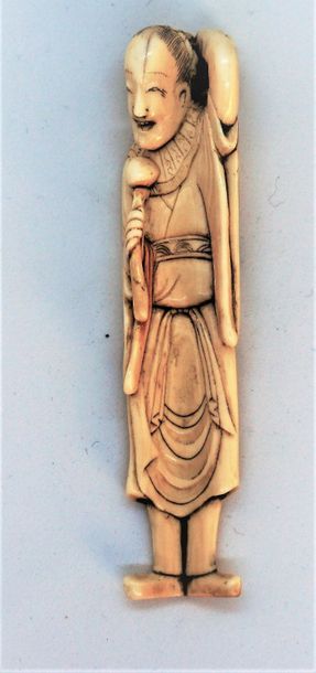 null Netsuke  
Chinois au sceptre en ivoire, non signé, 19e siècle, 10, 5 cm