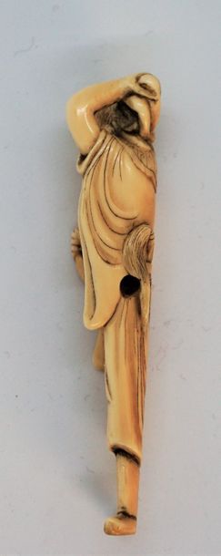 null Netsuke  
Chinois au sceptre en ivoire, non signé, 19e siècle, 10, 5 cm