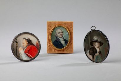 null École française des XVIIIe et XIXe siècles.
Ensemble de trois miniatures ovales...