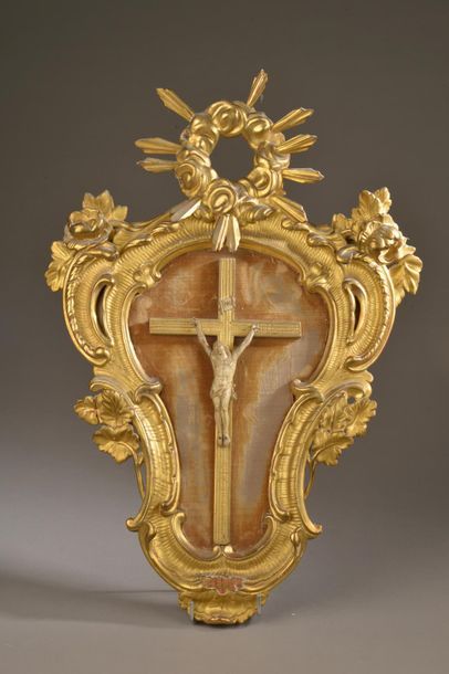 null Crucifix janséniste du Christ vivant en ivoire sculpté (elephantidae spp) surmonté...