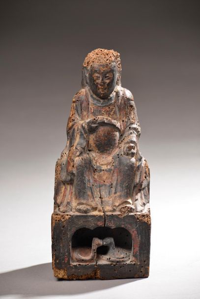 null Chine, XVIIe siècle.
Bouddha.
Statuette en bois sculpté, teinté et traces de...