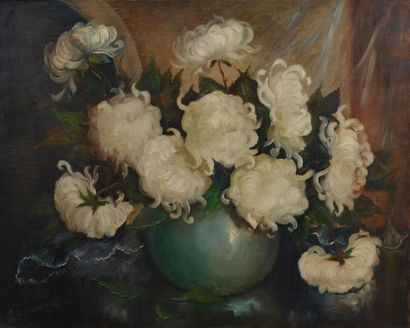 null Gaston NOELANDERS (1910-1987).
Bouquet de chrysanthèmes dans un vase bleu.
Huile...