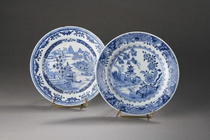 null CHINE, COMPAGNIE DES INDES - Époque QIANLONG (1736 - 1795).
Deux assiettes en...