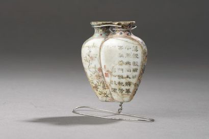 null CHINE - Époque QIANLONG (1736 - 1795).
Double flacon-tabatière balustre et aplati...