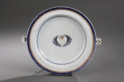 null CHINE COMPAGNIE DES INDES - XVIIIe siècle.
Assiette à bouillie en porcelaine...
