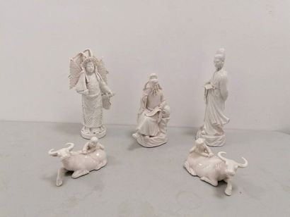 null CHINE - XXe siècle.
Ensemble de cinq sujets en porcelaine dits "blanc de Chine"....